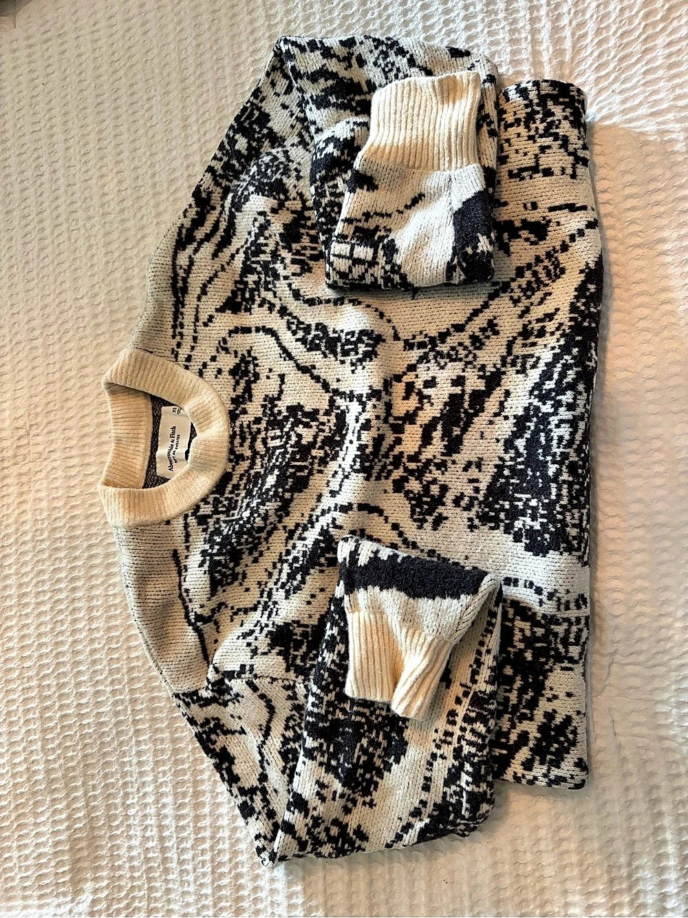 Abercrombie Animal Print Crewneck in Black & Cream Size XS Like New